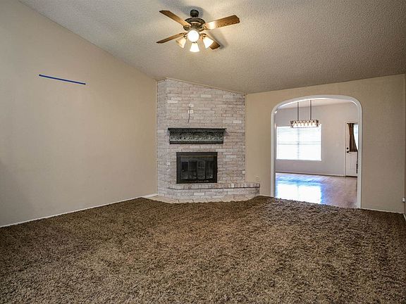 3rd image of 308 Douglas St