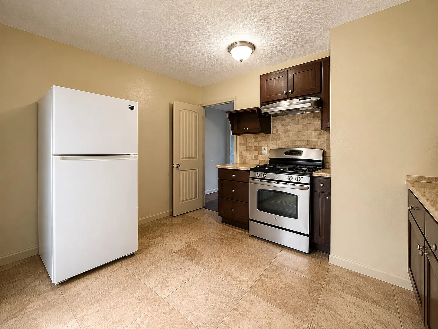 2 bed, 900 sqft, $1,190 — Photo 2