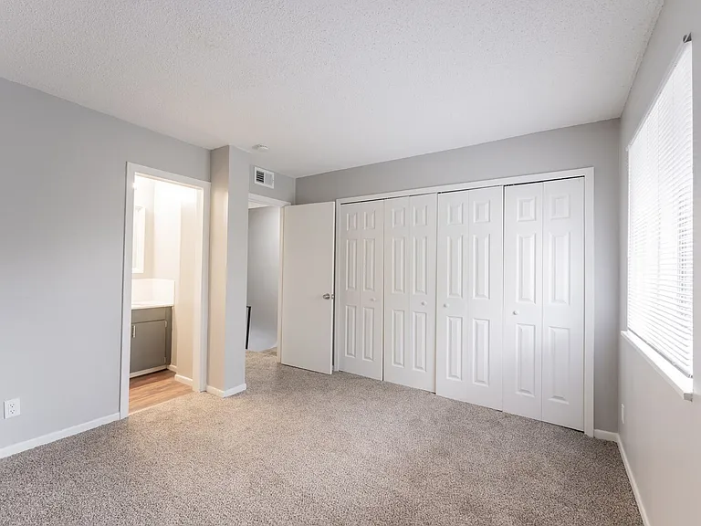 Wornall Place Apartments — Photo 14