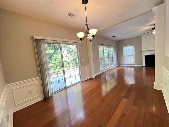 3rd image of 132 Wallnut Hall Cir