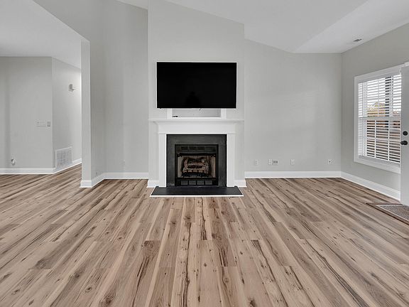 5th image of 1922 Tara Court #204
