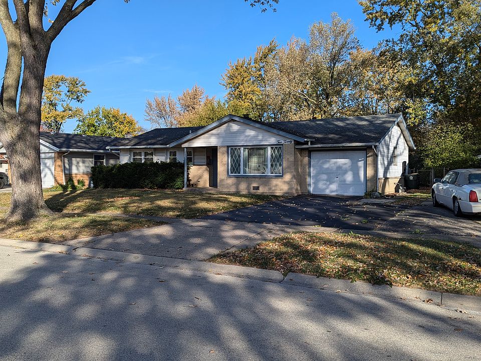 1st image of 220 Mulberry Ln