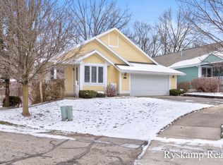 3221 Woodberry Dr SE, Kentwood, MI 49512