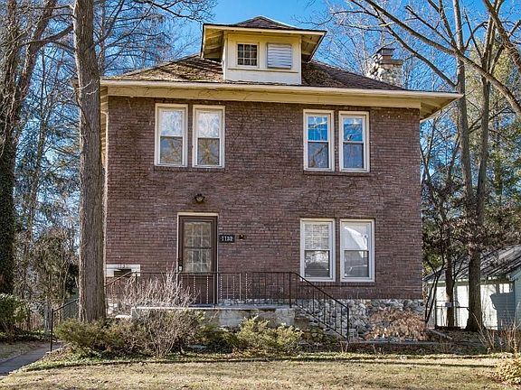 2nd image of 1132 Martin Pl