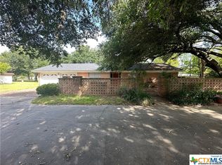 610 Blyth Rd, Victoria, TX 77904