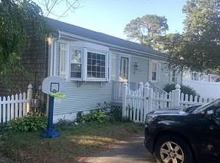 20 Hideaway Ln, Wareham, MA 02571