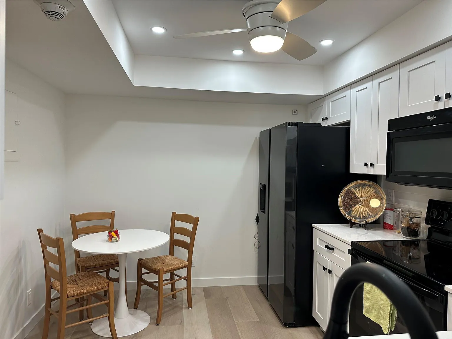 1 bed, 1.5 bath, 1080 sqft, $4,200 — Photo 3