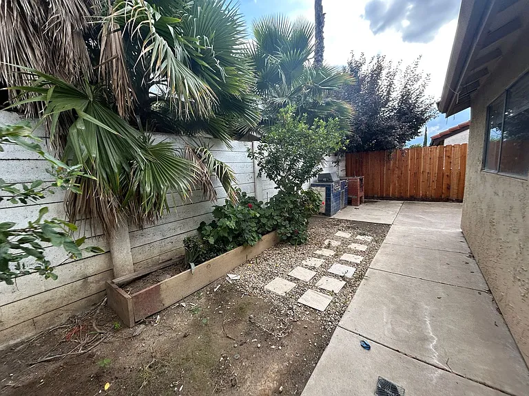 2104 Sharon Way — Photo 20