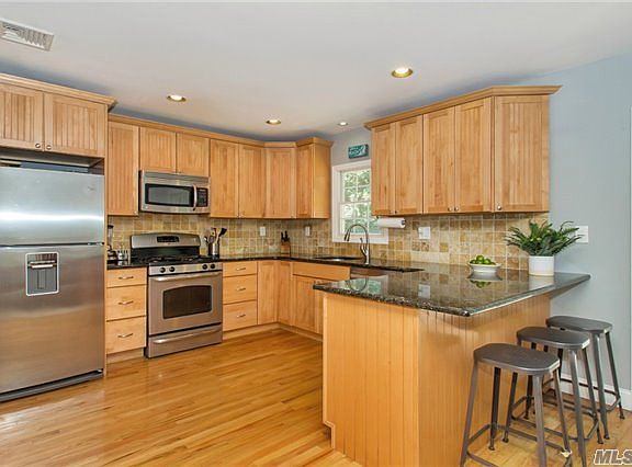 4th image of 55 Nautilus Ave