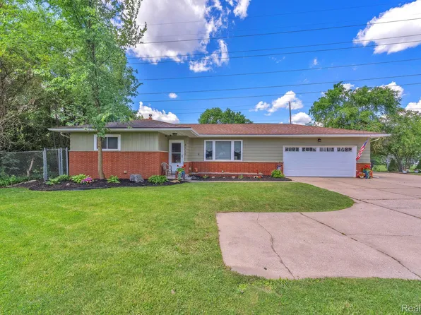 8016 Pardee Rd, Taylor, MI 48180