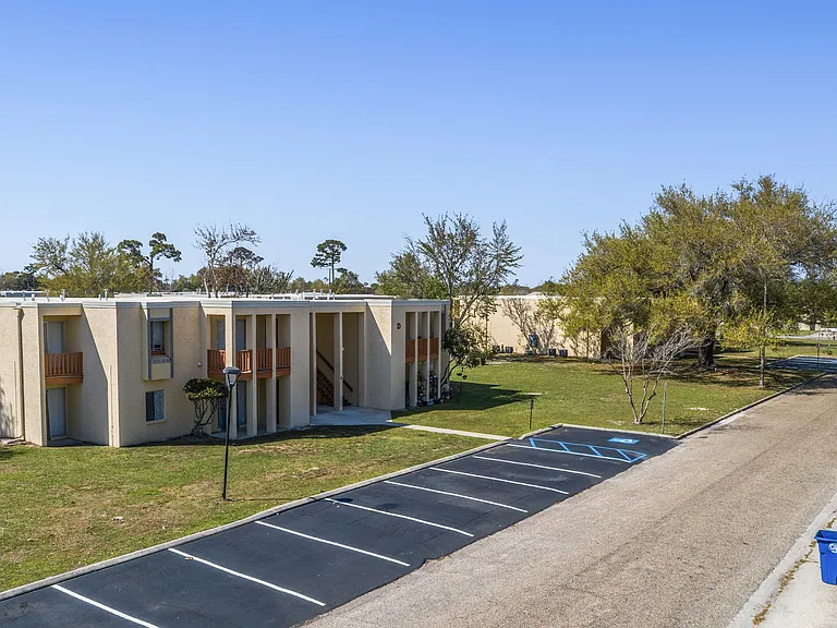 Aztec Villa Apartments — Photo 31