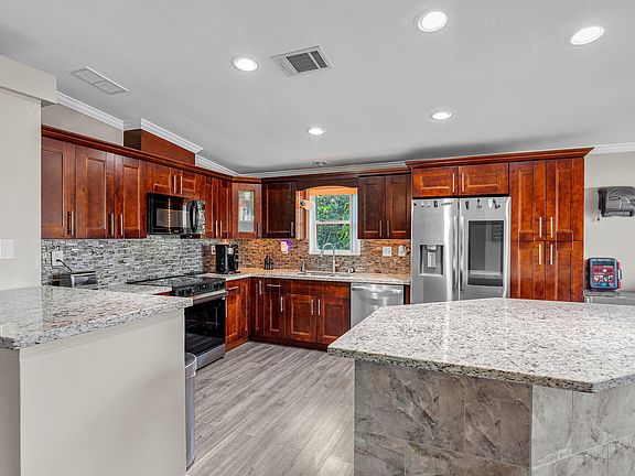 2nd image of 308 Vaca Rd