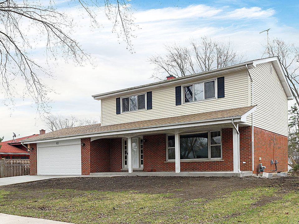 1st image of 913 E Zinnia Ln