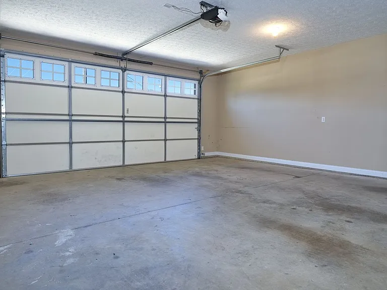 430 Knox Ave — Photo 39