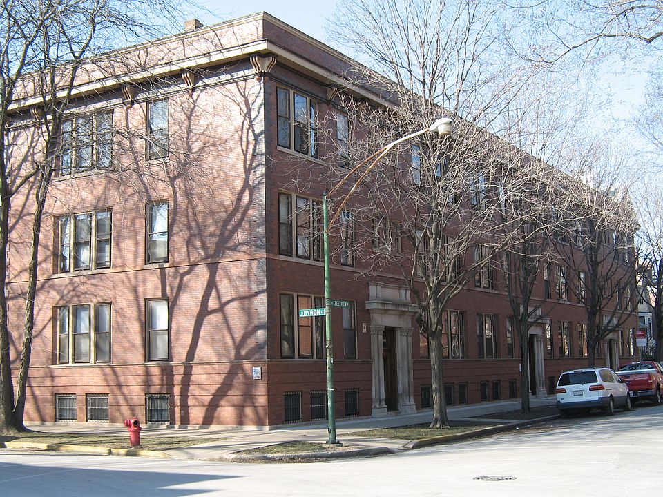 1st image of 3900 N Greenview Ave Unit 2