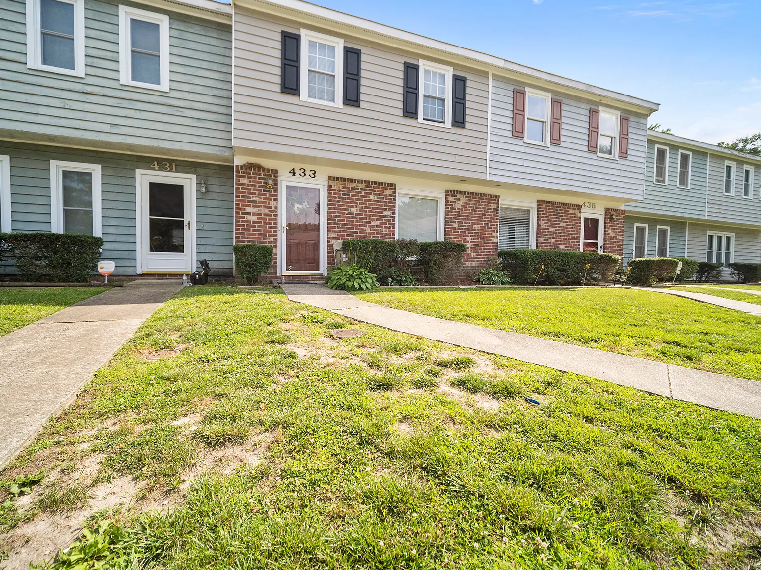 3 bed, 1.5 bath, 1178 sqft, $1,864 — Photo 3