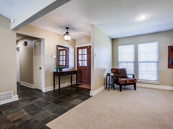 5th image of 729 Pleasant Valley Ln