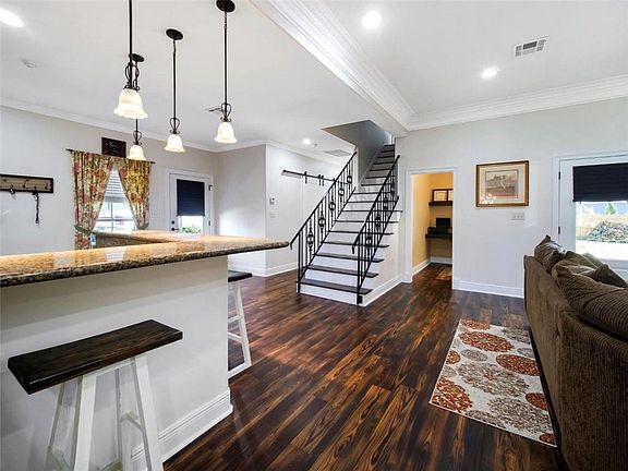 5th image of 5001 E Saint Charles Ave
