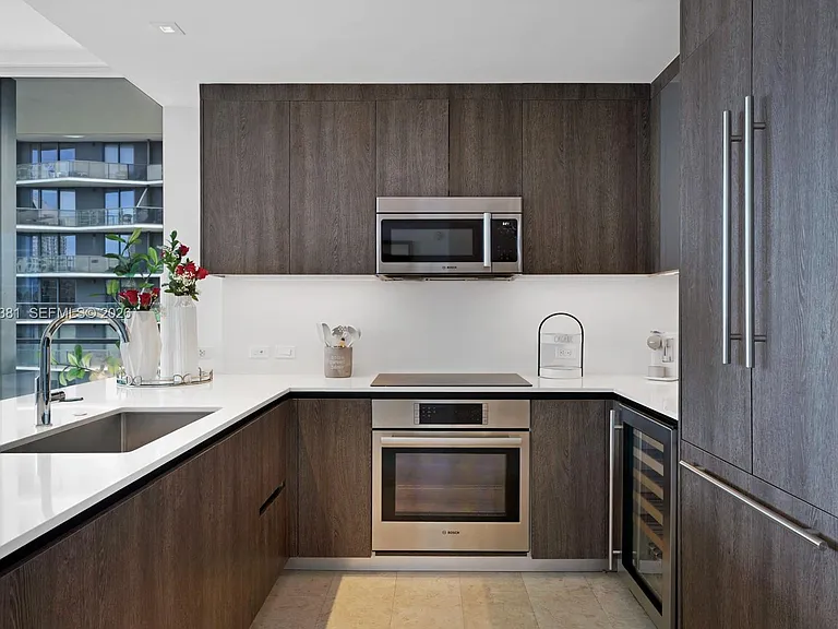 88 SW 7th St #1401 — Photo 7