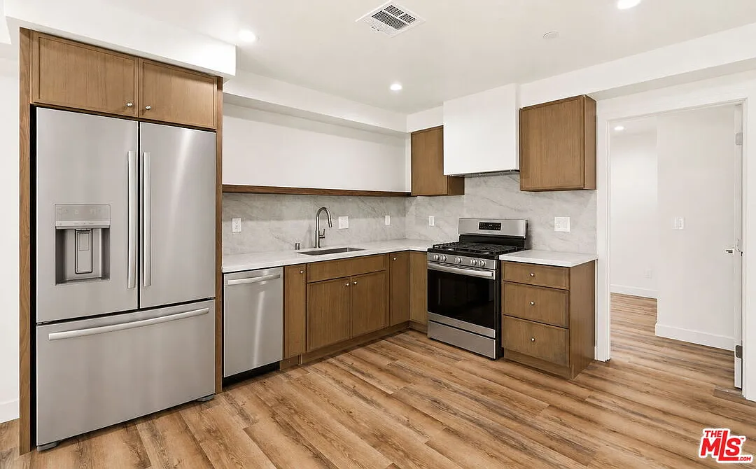 3 bed, 3.0 bath, 1753 sqft, $5,500 — Photo 2
