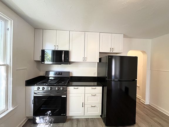 3rd image of 387 N G St