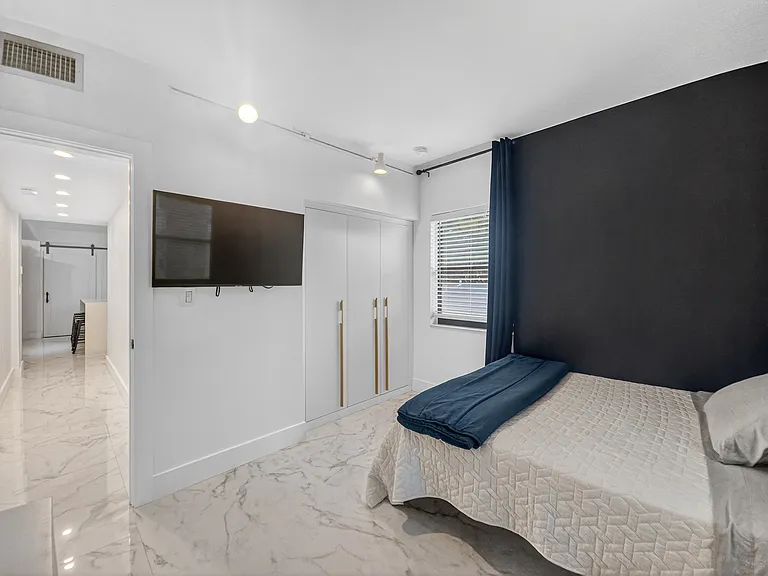 1215 E Broward Blvd #1 — Photo 9
