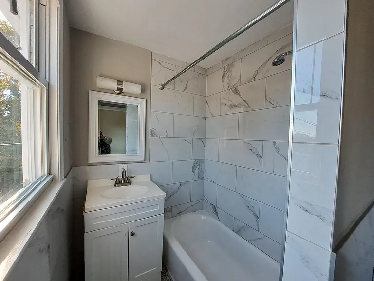 1100 Green St — Photo 22