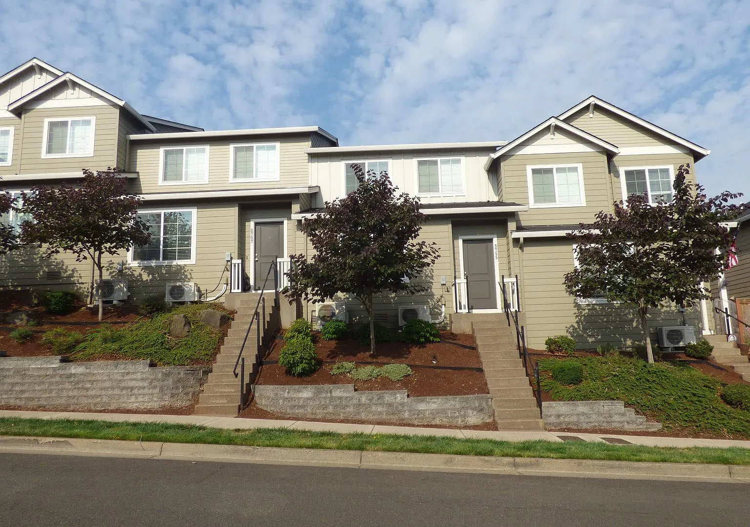 3 Bed 2.5 Bath townhome in South Salem! — Photo 1