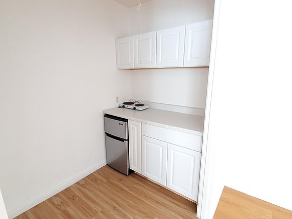 5th image of 4925 Beverly Blvd APT 17