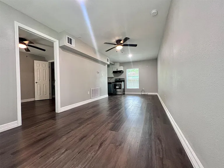 207 S Avenue A #A — Photo 4