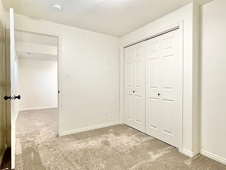617 E Orangewood Ln — Photo 28