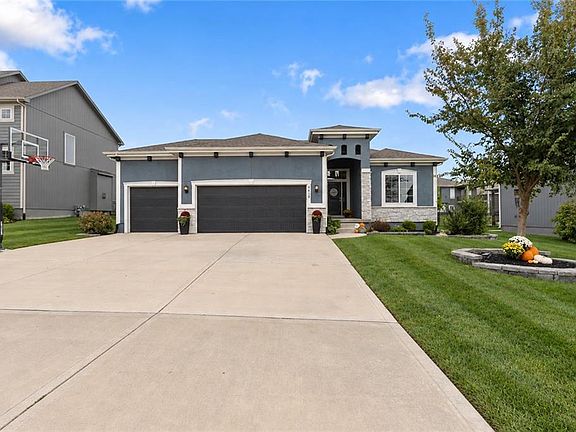 2nd image of 4410 SW Amethyst Dr