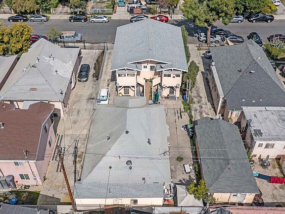 4th image of 218 E 27th St