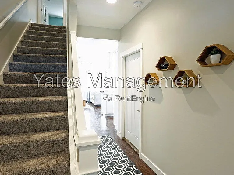 110 Colonial Dr — Photo 12
