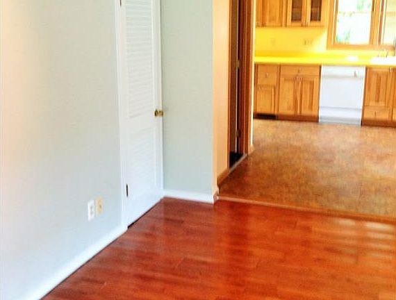 4th image of 56 Wicklow Dr