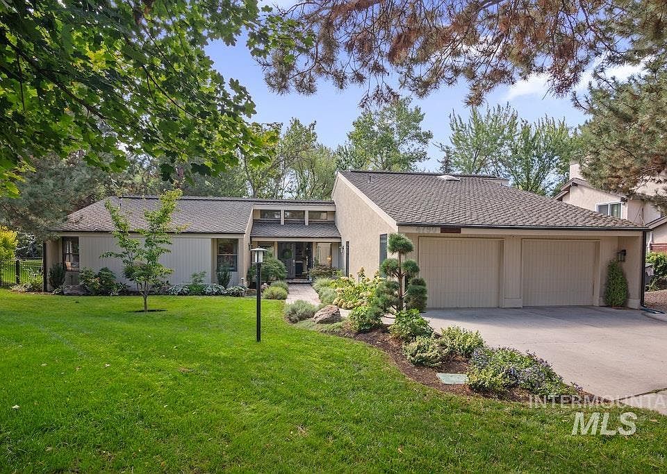 1st image of 4790 N Rivercove Pl