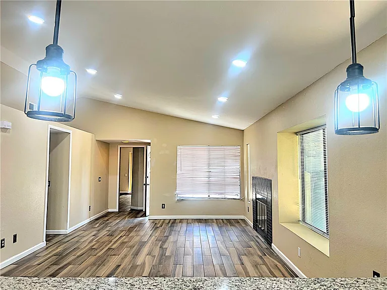 43401 Alep St — Photo 17
