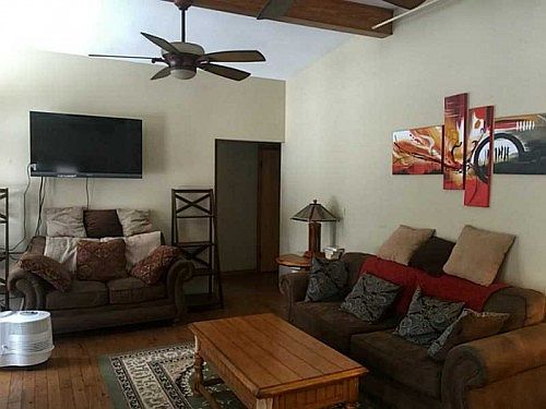 3rd image of 35961 Hickory St