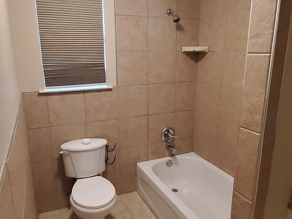 5th image of 3512 Juanita Ave