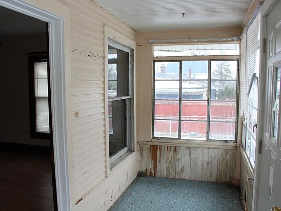 5th image of 92 Grand Ave