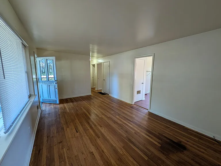 2311 Plantation Dr — Photo 3