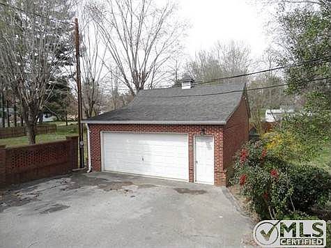 3rd image of 402 Morrison St