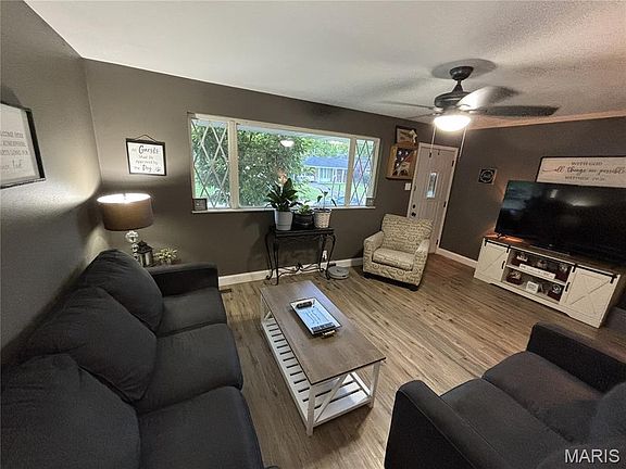 2nd image of 2211 Rosegarden Dr