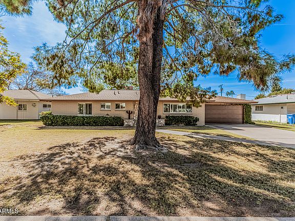 2nd image of 47 E ROYAL PALM Road