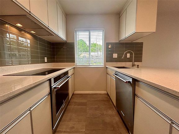 5th image of 8907 Tronewood Dr APT D