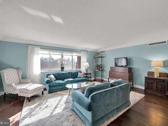 3rd image of 860 Lower Ferry Rd Suite 5-P