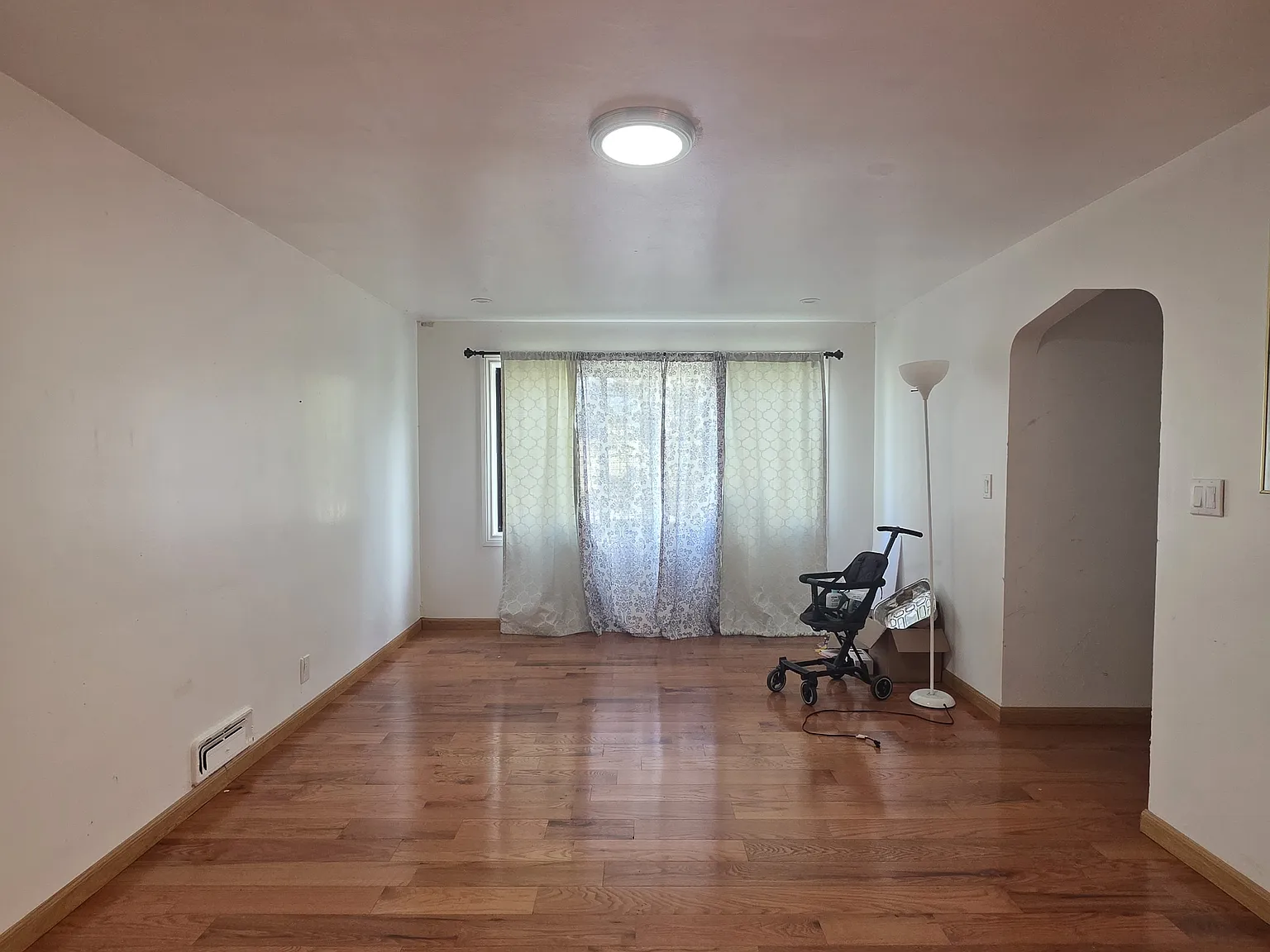 3 bed, 1100 sqft, $1,200 — Photo 2