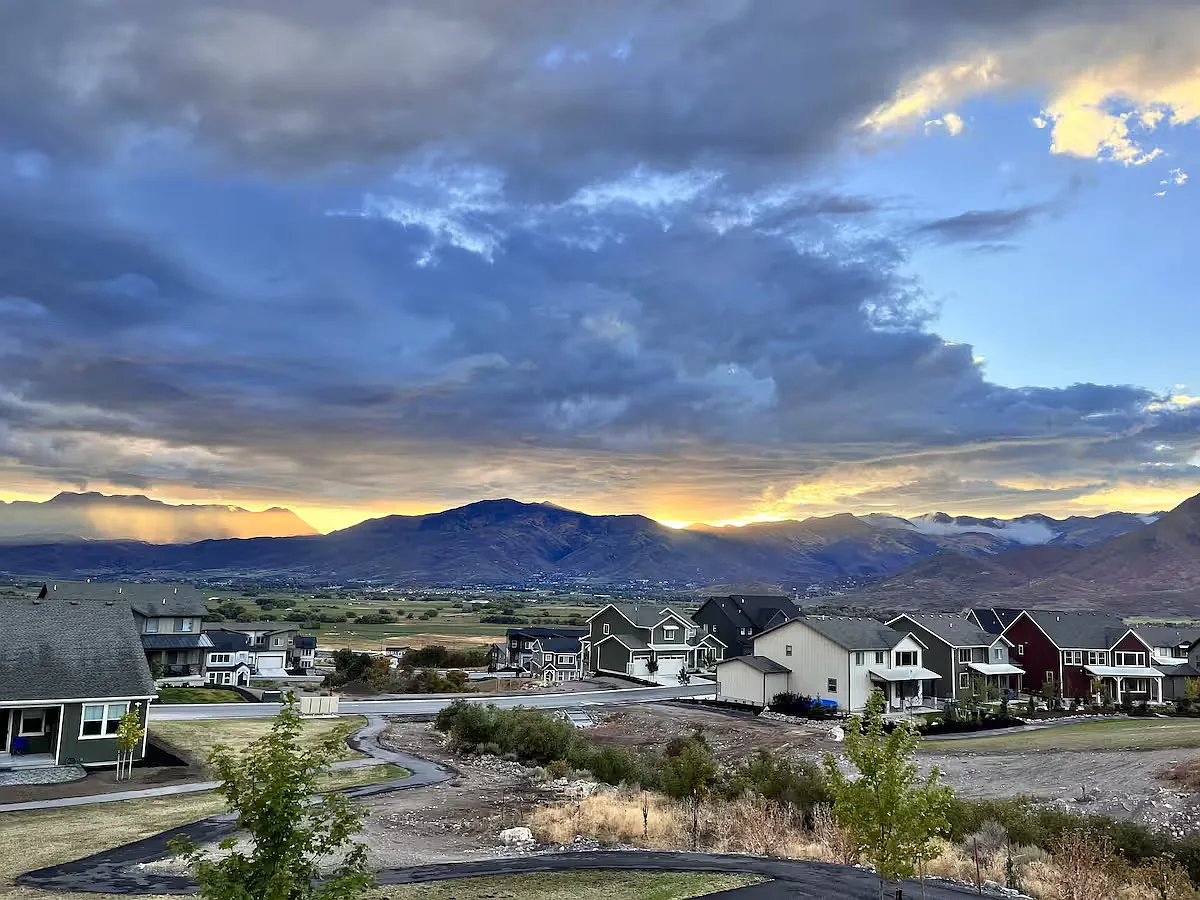 Building Photo - 2389 N Meadowside Way