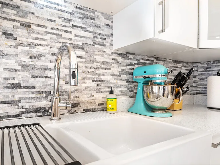 77 William St #2 — Photo 33