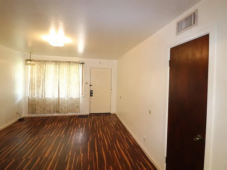 9107 Rustown Dr — Photo 5